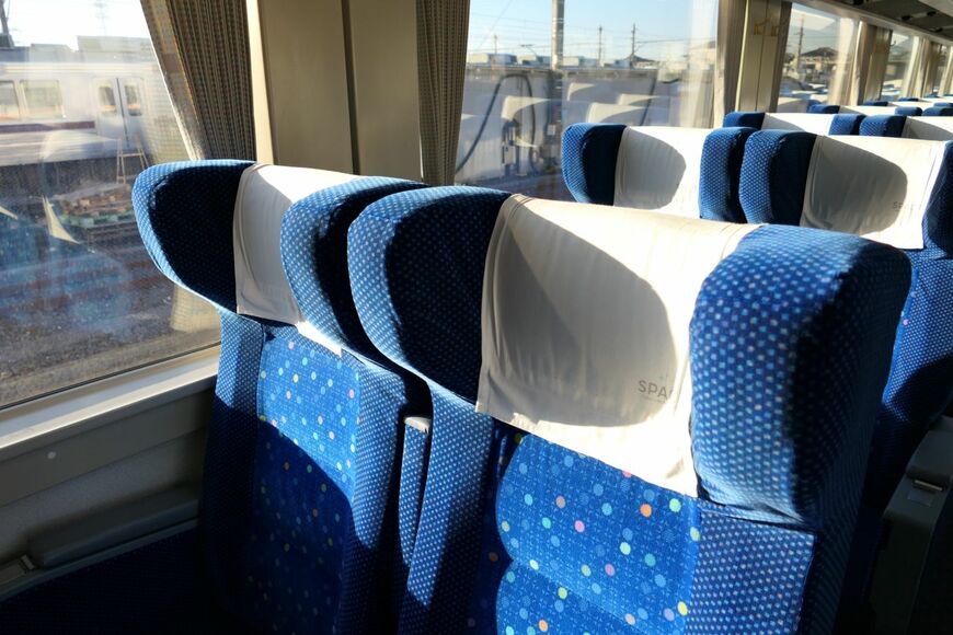 オーディオスピーカーを内蔵していたヘッドレスト（記者撮影）