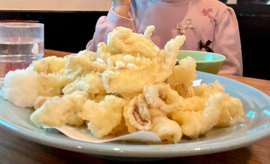 呼子のイカの天ぷら。コリコリとした食感がたまらない（写真：筆者撮影）