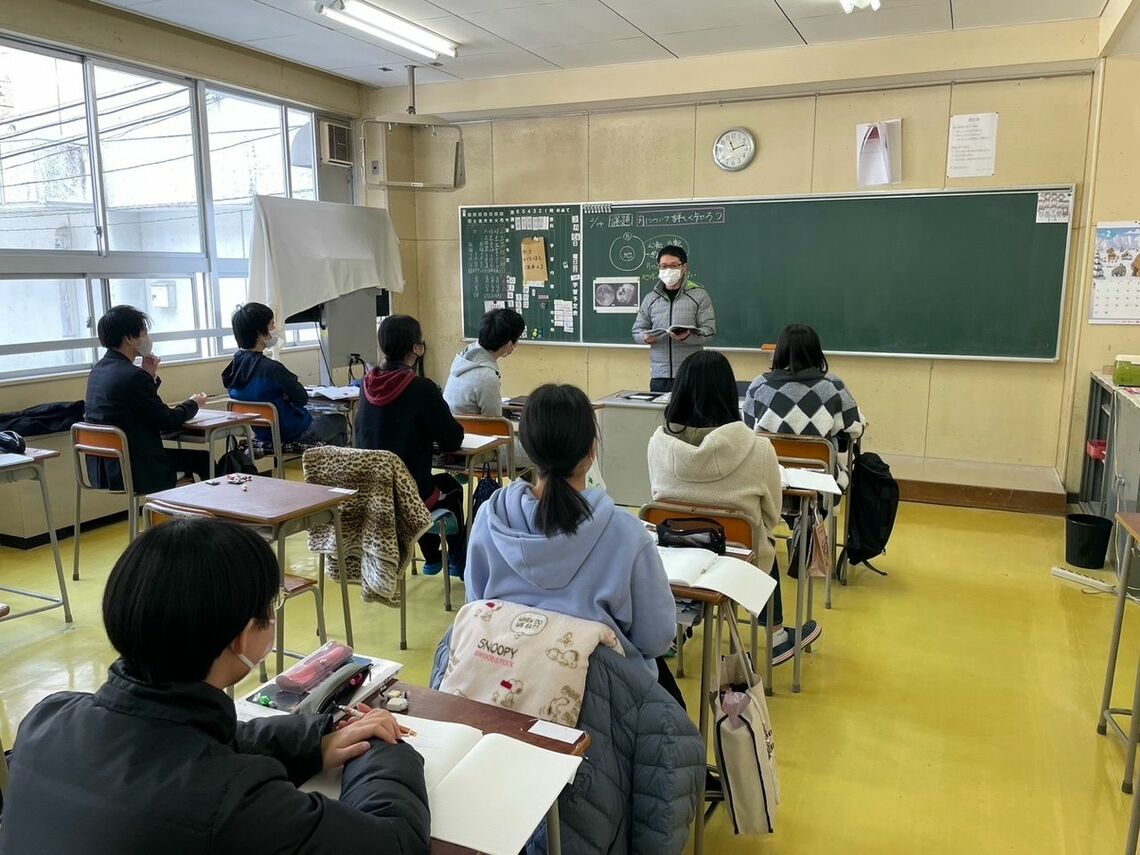 西濃学園の授業風景。不登校の子どもたちにとことん寄り添ってきた元高校教師が見てきた不登校の実態とは?