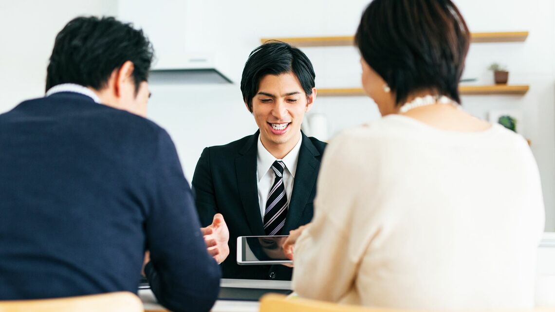 売れる営業トークのルールとは？（写真：EKAKI／PIXTA）