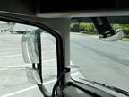 左側のアウターミラーと鏡面。国産各社の大型トラック
