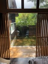 萌葱室内。外からの目線をうまく隠す造りになっている（筆者撮影）