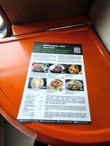 部屋にも食堂車のメニュー（筆者撮影）