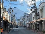 レトロな雰囲気と富士山の姿が写真映えします（筆者撮影）