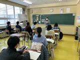西濃学園の授業風景。不登校の子どもたちにとことん寄り添ってきた元高校教師が見てきた不登校の実態とは？ 