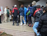 大型連休の被災地にボランティアが結集、住民も自主的に支援物資配布活動