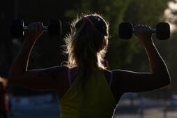 女性こそ筋トレが必要だ…日常生活に簡単な筋トレを取り入れるだけで寿命や生活の質が向上