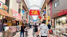 外国人が八百屋と魚屋を開く"裏横浜" 深夜にカニが徘徊する商店街で見た多文化共生のリアル ｢安い野菜はどこで仕入れてる?｣