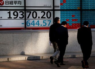 大発会の日経平均は大幅続落､一時700円超安