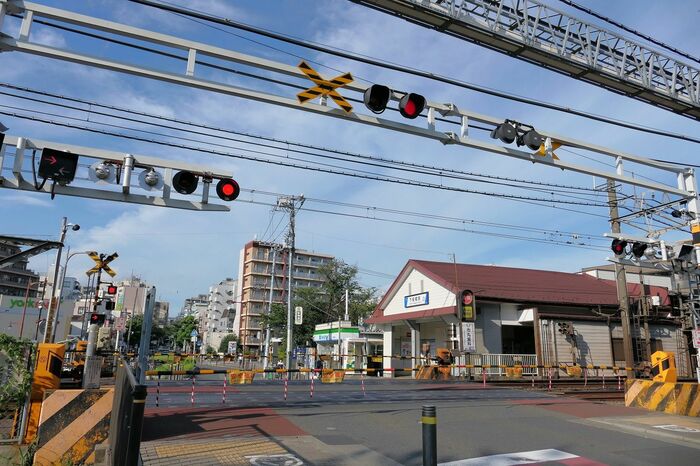 下板橋駅前の踏切