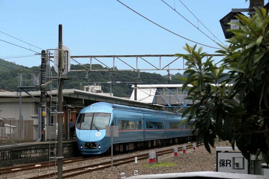 JR松田駅に入線する御殿場行きのふじさん号（記者撮影）