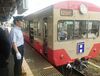 2016年6月の開業120年記念列車に添乗する三日月大
