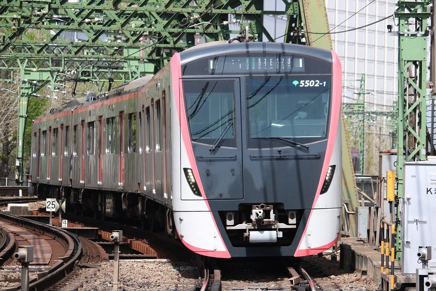 京急線は一部区間で運転取りやめ。都営地下鉄は大江戸線以外の路線で通常運行だった（筆者撮影）