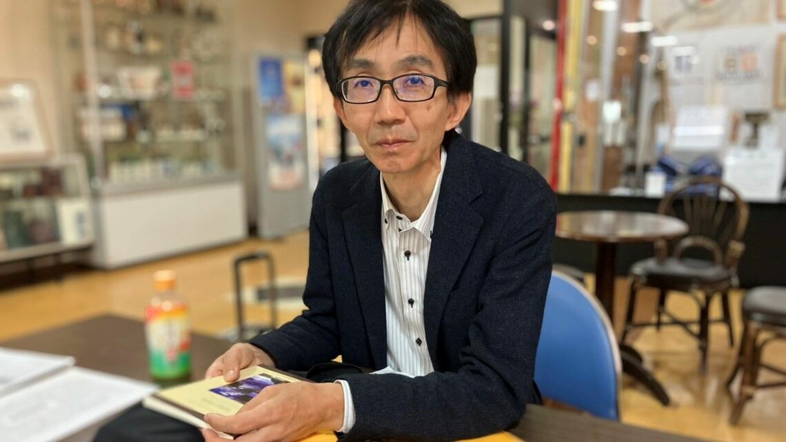 余市駅エルラプラザで開かれた余市町議会議長、余市観光協会会長らとの勉強会に参加した宇都宮浄人教授(筆者撮影)
