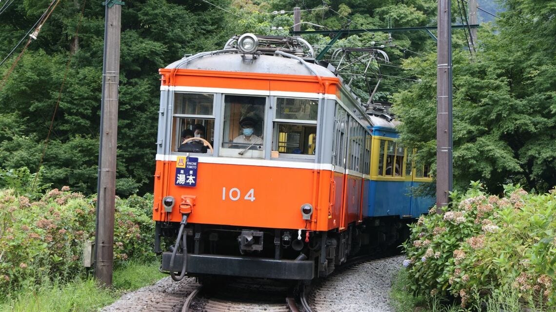 箱根登山鉄道は全車両が直流750Vと直流1500Vに対応した複電圧仕様車となっている（筆者撮影）