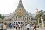 駅からバスで向かった先はワット・ソートーン（寺院）