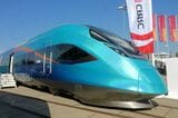 中国中車（CRRC）が出展した都市間特急用の水素燃料車両「CINOVA H2」＝2024年（撮影：橋爪智之）