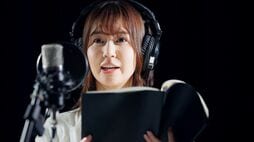 「推しキャラが耳元で囁いてくれる」アニメ声優“コラボイヤホン”の魅力とは？裾野広げる《声優ビジネス》の参入障壁、展望をキーマンに聞く
