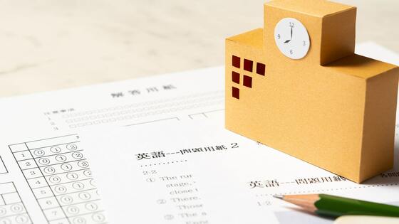 子どもの学力低下､なぜ？測る指標が｢古い｣説も
