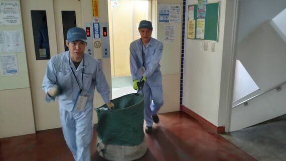 下の階へと移動して作業を進めていく