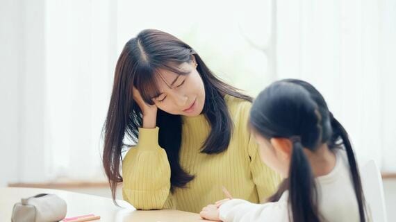 子育てに悩む親