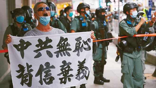 国家安全法で香港を取り仕切る男の“度量"