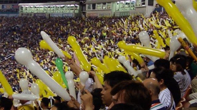 阪神ラッキーセブンのジェット風船