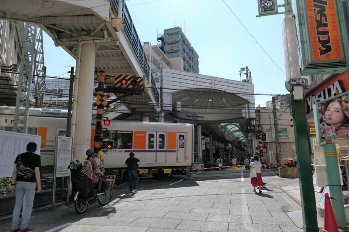 大山駅付近の踏切