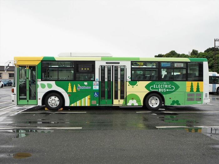 2010年式のRA274という型式のバスを改造した