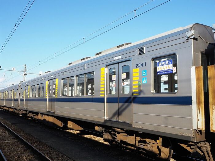 元から3扉だった車両の側面