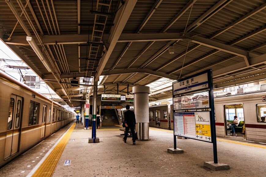 現在の北坂戸駅ホーム。島式1面2線だがホームが広い（撮影：鼠入昌史）