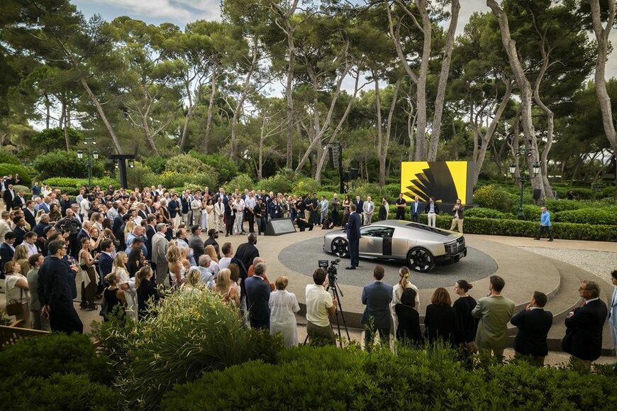 アウディ新型スーパースポーツカー「ヌヴォラーリ（Nuvolari）」発表会の様子（写真：AUDI AG）