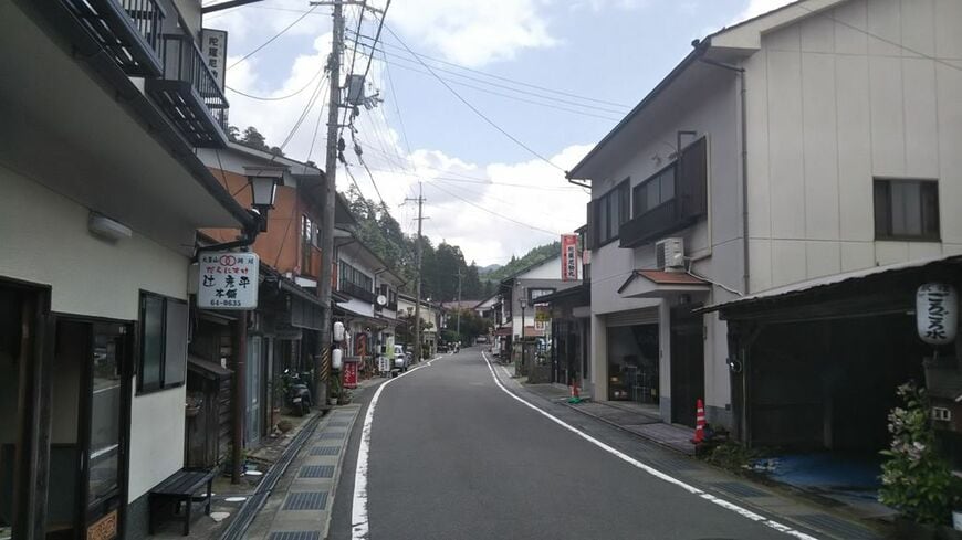 天川村の温泉街へ続く通り（筆者撮影）