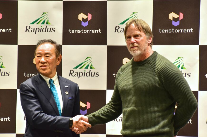 1月27日、ラピダスとテンストレントは共同会見を開催し、開発・製造で協業すると発表した。左がラピダスの小池淳義社長、右がジム・ケラーCEO（編集部撮影）