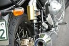 リヤのツインショックにリザーバータンク装備