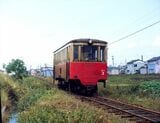 小松の近郊を走る尾小屋鉄道のキハ3。現在ここは北陸新幹線が走っている（撮影：南正時）