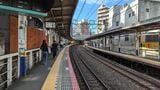 東武東上線 大山駅 カーブの途中にあるためにこんな風景（筆者撮影）