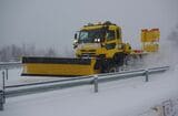 除雪もままならぬまま長時間の「立ち往生」が発生した（写真はイメージ： ソライロ / PIXTA）