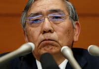 日銀総裁､長期金利目標引き上げ観測を一蹴 現在のイールドカーブが｢最も適切｣