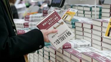 騎士団長殺し 村上春樹 1・2部. 著者サイン入 騎士団長殺し 村上春樹 1・2部. 著者サイン入 本