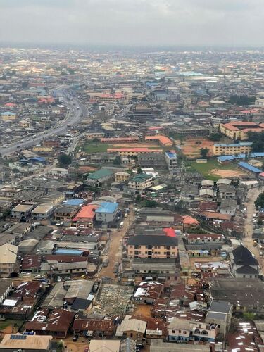 ナイジェリア｢ブルーライン｣で超加速経済を体感 キャッシュレス､自動小銃､カオスな街並み… | アフリカ | 東洋経済オンライン