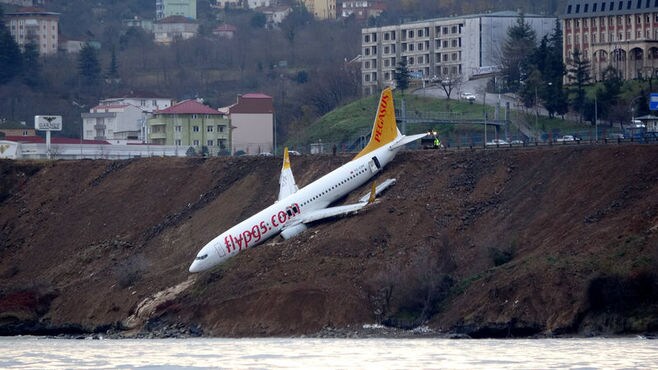 トルコ旅客機が着陸失敗､危うく黒海に突入