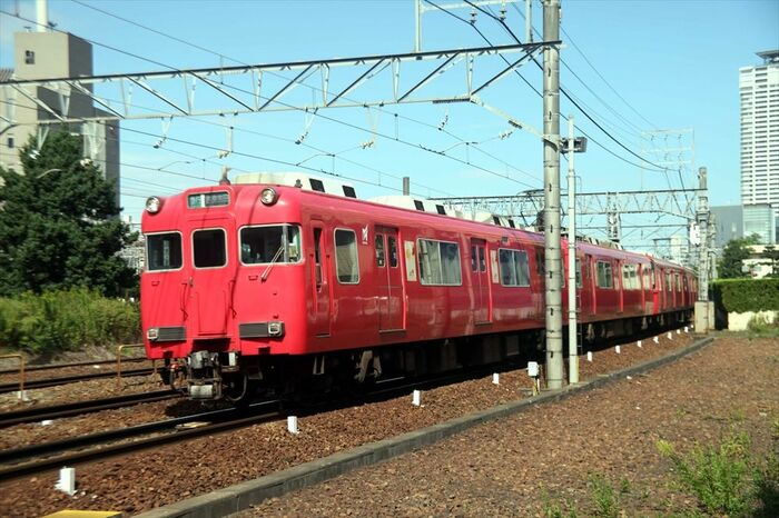 1976年に登場した3ドア車の6000系