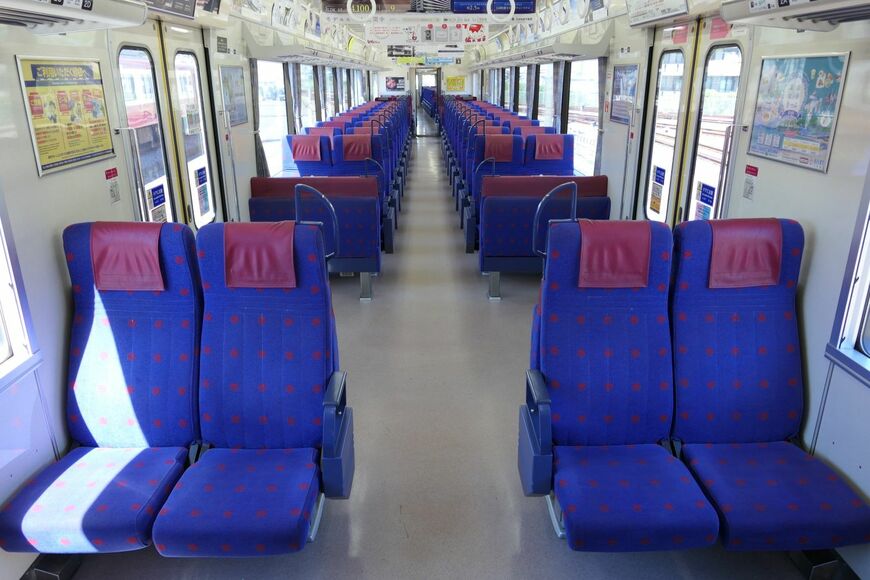 京急2100形の車内