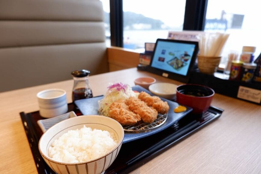 大戸屋逗子店限定メニューの「湘南みやじ豚のヒレかつ御膳」（筆者撮影）