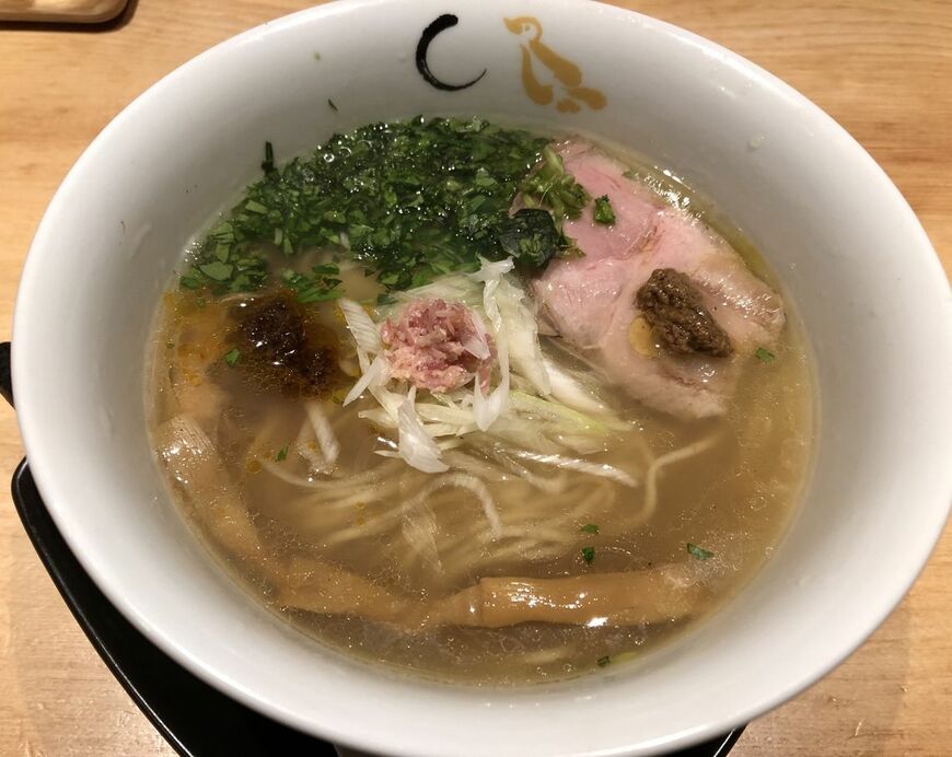 「SOBAHOUSE 金色不如帰」の真鯛と蛤の塩そば（写真：筆者撮影）