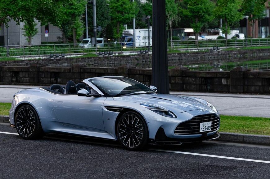 アストンマーティン「DB12 S Volante」