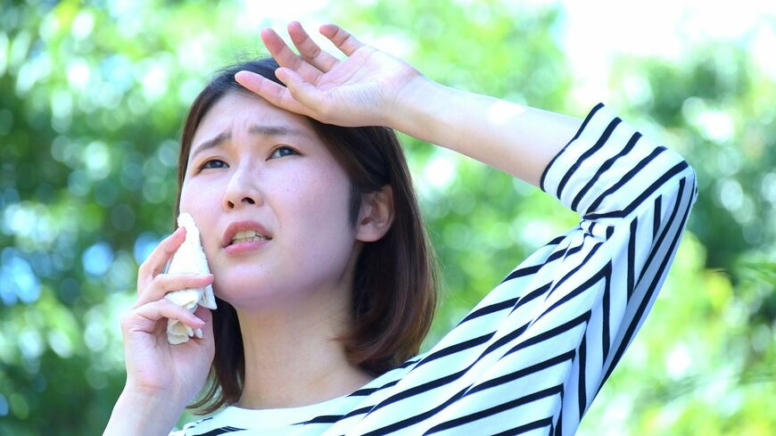 熱中症になりそうな女性