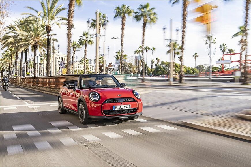 MINI（ミニ）の新型「ミニ・クーパー・コンバーチブルS」（写真：MINI）