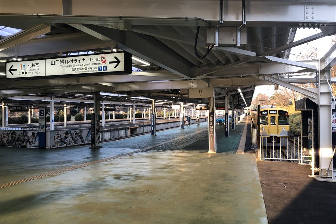 現在の西武球場前駅。武蔵野鉄道山口線の狭山公園駅→村山貯水池際駅→村山駅から300m移設して、西武鉄道狭山線狭山湖駅として開業した（筆者撮影）